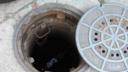 ম্যানহোলে পড়ে গিয়েছিলেন, দেহ মিলল ২২ কিমি দূরে সমুদ্রের বুকে - মুম্বইয়ে মহিলার রহস্যমৃত্যু