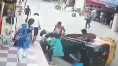 ఉప్పల్లో విషాదం: రోడ్డుపై నడుస్తుండగా.. ఆటో ఢీకొని బాలుడు మృతి