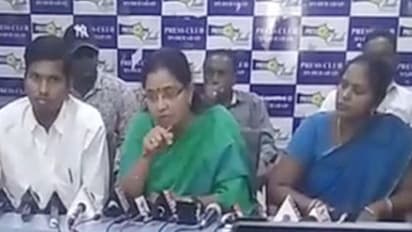 టికెట్లు అమ్ముకుంటున్నారు: కోదండరామ్ పార్టీపై జ్యోత్స్న ఆరోపణ