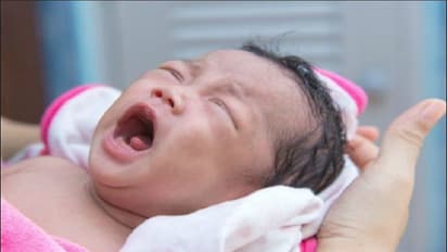 ಬಂದ್ ಎಫೆಕ್ಟ್: ರೈಲಲ್ಲಿ ಒದ್ದಾಡಿ ಮಗು ಹೆತ್ತ ತಾಯಿ!