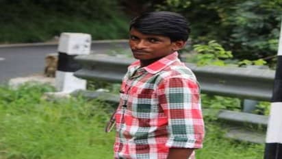 வேலை பறிபோன விரக்தி.... நடுரோட்டில் தீக்குளித்த இளைஞர்!