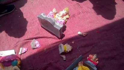 సీఐ దురుసు ప్రవర్తన.. గణేశ్ విగ్రహాలను నేలకేసికొట్టి ఆగ్రహం (వీడియో)