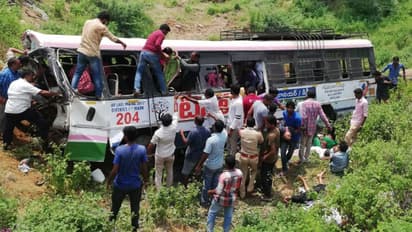 కొండగట్టు ఘాట్ రోడ్డుపై బస్సు బోల్తా: 57 మంది మృతి
