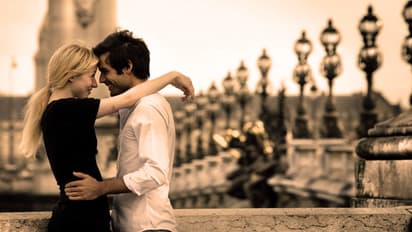 বিয়ের বেশ কয়েক বছর পরেও সম্পর্কে ধরে রাখতে চান সেই প্রথম দিনের রোমাঞ্চ? অবশ্যই ট্রাই করুন এই টিপস