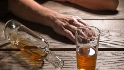 తాగొచ్చాడని కొట్టినందుకు... బిల్డింగ్‌ మీదనుంచి అత్తను తోసేసిన అల్లుడు