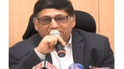 అధికారులతో ఈసీ బృందం సమావేశం...ఈ విషయాలపైనే చర్చ