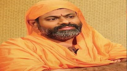 ఖైరతాబాద్ వినాయకుడికి తొలి పూజ చేసిన స్వామి పరిపూర్ణనంద ( వీడియో)