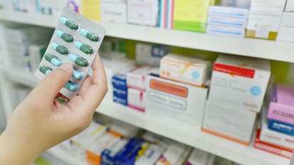 ರಾಮನಗರ: ಅವಧಿ ಮೀರಿದ ಔಷಧಿ ಸುರಿದು ಗ್ರಾಮಸ್ಥರ ಪ್ರತಿಭಟನೆ