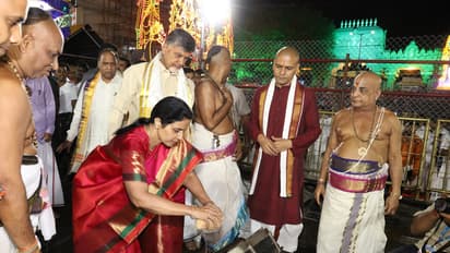 తిరుమల శ్రీవారికి చంద్రబాబు పట్టు వస్త్రాల సమర్పణ (ఫొటోలు)