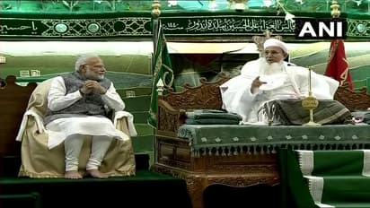 ಮಸೀದಿಯಲ್ಲಿ ಮುಸ್ಲಿಮರ ದೇಶಪ್ರೇಮ ಹೊಗಳಿದ ಮೋದಿ!