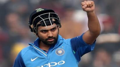 అంపైర్ పై అసహనం... రోహిత్ కి జరిమానా