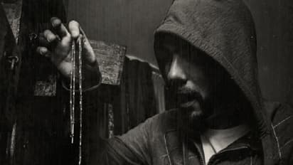 Thugs with chilli powder rob couple of Rs 3 lakh worth gold