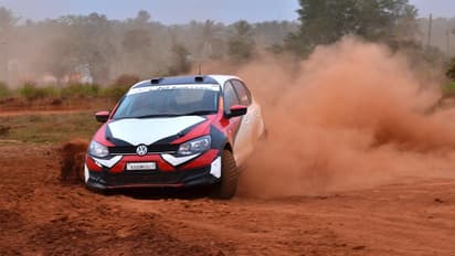 ಸ್ಫೋರ್ಟ್ಸ್ ಕಾರ್ ನಲ್ಲಿ ಡಿ ಬಾಸ್, ಅಭಿಮಾನಿಗಳು ಫುಲ್ ಖುಷ್