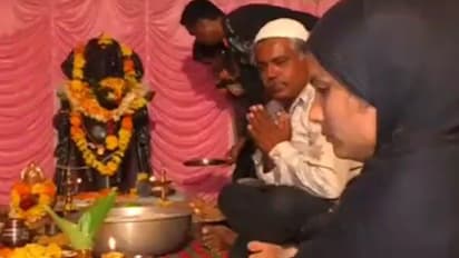 గణేశ్ ఉత్సవాల్లో పాల్గొన్న ముస్లిం.. ప్రసాదం వితరణ