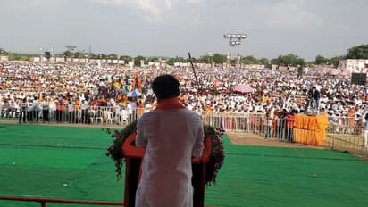 అమిత్ షా సభలో డప్పు కొట్టిన కిషన్ రెడ్డి (ఫొటోలు)