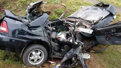 ஆம்பூர் அருகே கார் தலைக்குப்புற கவிழ்ந்து விபத்து... 3 பேர் சம்பவ இடத்திலேயே பலி!