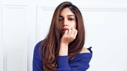 డబ్బు కోసం ఎంతకైనా దిగజారుతారా..? హీరోయిన్ పై ఫైర్!