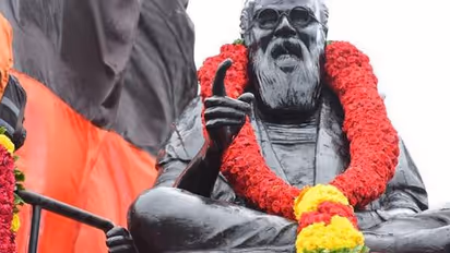 வள்ளுவர் சிலையை விட 2 அடி கூடுதல் உயரத்தில் பெரியார் சிலை.. காரணம் இதுதானா..?