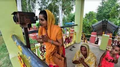 ഇവിടെ ദര്ശനം ബൈനോക്കുലറിലൂടെ! ഇന്ത്യാ-പാക് അതിര്ത്തിയിലെ സിക്ക് ക്ഷേത്രത്തിന്റെ കഥ