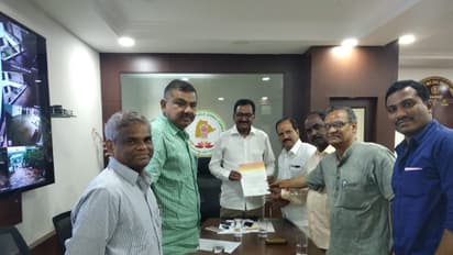 తాళి,మెట్టెలు తీసేస్తేనే పరీక్షహాల్లోకి...టీఎస్పిఎస్సి ఛైర్మన్ కు వీహెచ్పి ఫిర్యాదు