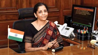 संसद में तीनों सैन्य प्रमुखों की रक्षा मंत्री के साथ बैठक