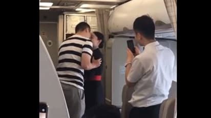 ವಿಮಾನದಲ್ಲೇ ಗಗನ ಸಖಿಗೆ ಬಾಯ್ ಫ್ರೆಂಡ್ ಪ್ರಪೋಸ್ : ಮುಂದೇನಾಯ್ತು..?