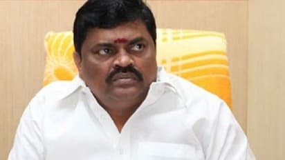 ஹெலிகாப்டருக்குள் திக்குமுக்காட வைத்த ராஜேந்திர பாலாஜி... அசந்து போன பைலட்..!