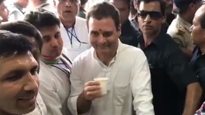 രാഹുല്‍ ഗാന്ധി കണ്ണിറുക്കി തന്നെ ; ഇത് പക്ഷേ പ്രവര്‍ത്തകര്‍ക്ക് വേണ്ടി