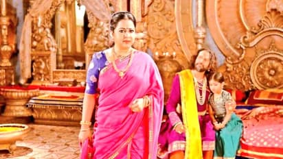 'சந்திரகுமாரி' சீரியலில் இருந்து வெளியேறும் ராதிகா? இனி இவருக்கு பதில் யார் தெரியுமா?