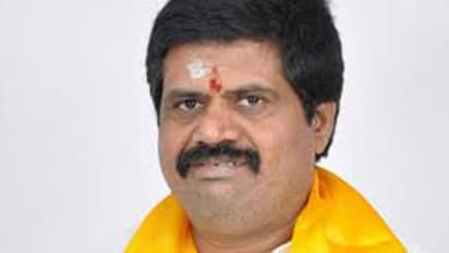 జగన్ కి భయపడే 23 మంది ఎమ్మెల్యేలను లాక్కున్నావ్: చంద్రబాబుపై అవంతి ఫైర్