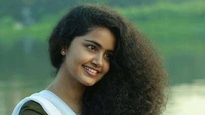 Curly hair: சுருட்டை முடி உள்ளவர்களாக நீங்கள்..? பராமரிக்க வேண்டிய ஈஸியான 8 டிப்ஸ்..!!