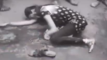 తండ్రి దాడి: మాధవి పరిస్థితిపై ఇప్పుడే చెప్పలేమంటున్న డాక్టర్లు