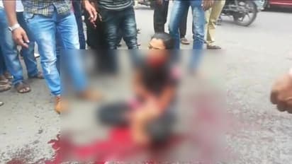 నవదంపతులపై దాడి: బట్టలు పెడతామని పిలిచి ఘాతుకం (వీడియో)