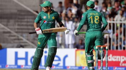 പ്രതിരോധിച്ച് മാലിക്കും ബാബറും; പാക്കിസ്ഥാന് കരകയറുന്നു