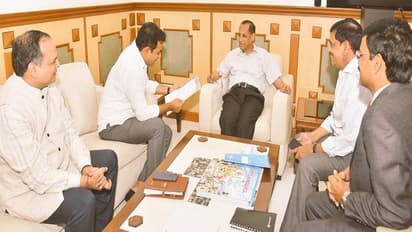 గవర్నర్ తో కేటీఆర్ భేటీ... మెట్రో ప్రారంభంపై ట్వీట్