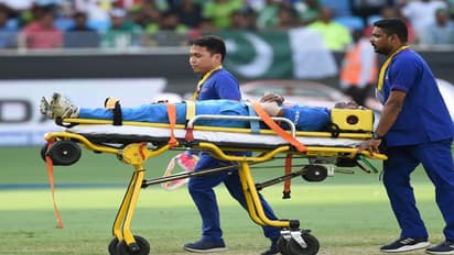 పాకిస్థాన్ మ్యాచ్లో గాయపడ్డ హర్దిక్ పాండ్యా... స్ట్రెచర్ పై గ్రౌండ్ బయటకు తరలింపు