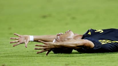 ಮೈದಾನದಲ್ಲಿಯೇ ಕಣ್ಣೀರಿಟ್ಟ ಕ್ರಿಸ್ಟಿಯಾನೋ ರೊನಾಲ್ಡೋ