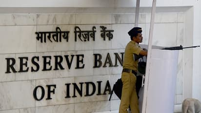 പുതിയ പലിശ നിരക്കുകള് റിസര്വ് ബാങ്ക് വ്യാഴാഴ്ച പ്രഖ്യാപിക്കും: ആകാംക്ഷയില് ബാങ്കിങ് മേഖല