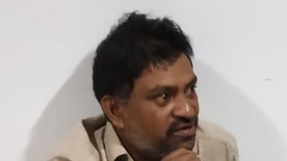 కూతురు, అలుళ్లపై మనోహరాచారి దాడి (ఫొటోలు)