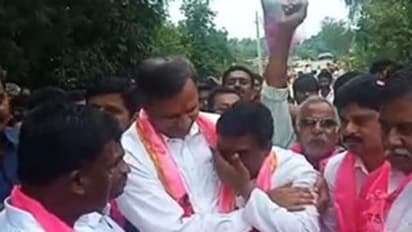 మళ్లీ బోరున ఏడ్చేసిన రాజయ్య