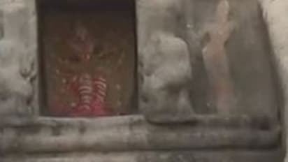 மாமல்லபுரத்தில் உள்வாங்கிய கடல்..! தென்பட்டது குடவரை கோவில்..!