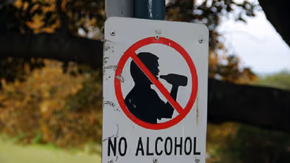 Karnataka: Drunk cop disrupts traffic in Mangaluru, suspended after video goes viral