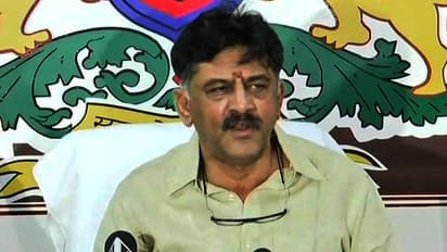 'ಜ್ಯೋತಿಷ್ಯ ಕೇಳಿ ಡಿ.ಕೆ. ಶಿವಕುಮಾರ್ ಬಳ್ಳಾರಿಗೆ'