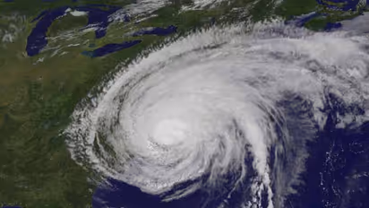 తీరాన్ని దాటిన ‘‘దయె’’ తుఫాన్.. వణుకుతున్న ఉత్తరాంధ్ర