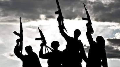 కశ్మీర్లో ఉగ్రవాదుల అరాచకం.. ముగ్గురు పోలీసుల కిడ్నాప్.. దారుణ హత్య