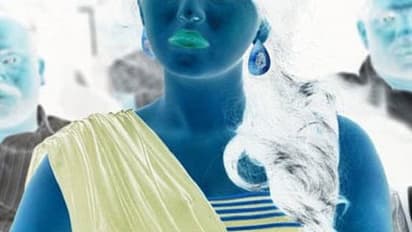 கிழ ஹீரோக்ககளை நாக்கை தொங்க போட்டபடி அலைய விட்ட நடிகை! கல்யாணமான ஹீரோவோடு கசமுசா...