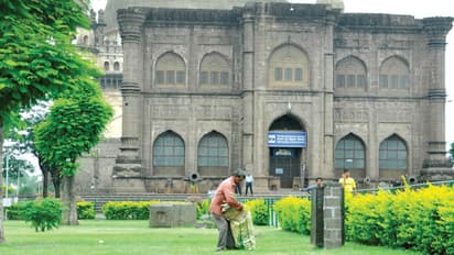 ಗೋಳಗುಮ್ಮಟದ ಸ್ವಚ್ಛತೆಗೆ ಅಂಗವಿಕಲನ ನಿಸ್ವಾರ್ಥ ಸೇವೆ