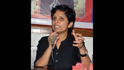 అమృతకు కౌసల్య ఓదార్పు (ఫొటోలు)