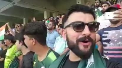Asia Cup 2018: Pakistani fan sings 'Jana Gana Mana' at India vs Pakistan match, wins hearts