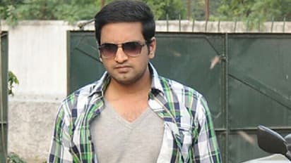 இதுவரை பார்த்திடாத புதிய கெட்டப்பில் சந்தானம்..! சுட சுட வெளியான சூப்பர் தகவல்!